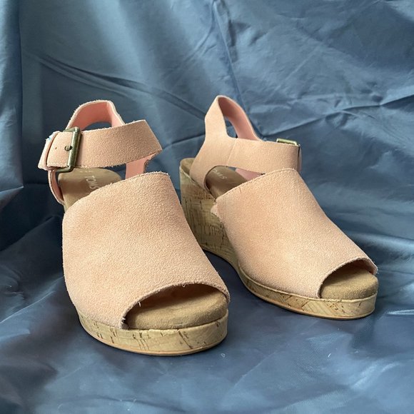 🍁 Sale! TOMS Ultrasuede Peep Toe Wedge Sandals. Size 5.5 - Picture 1 of 4